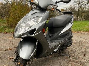 ROLLER KYMCO MOVIE S 125I MOTORROLLER AN BASTLER.