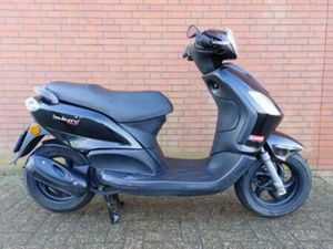 DERBI BOULEVARD BROM (2010) IN NETTE STAAT EN GOED RIJDEND — SCOOTERS | PIAGGIO — MARKTPLAATS