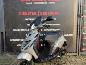 ZGAN PIAGGIO ZIP 2021 BROM E4 45KM GRATIS BEZORGD!! — SCOOTERS | PIAGGIO — MARKTPLAATS
