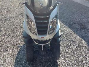 ② PEUGEOT METROPOLIS