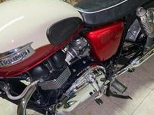 TRIUMPH BONNEVILLE T100