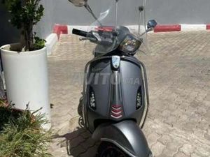 ? VESPA SPRINT 50 CC – MODÈLE 2018 – TRÈS PROPRE