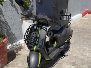 VESPA SPRINT 50 CC – IMPORTÉE – TRÈS BON ÉTAT