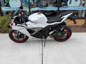 2025 KAWASAKI NINJA® ZX™-6R