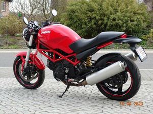 ② DUCATI MONSTER 695