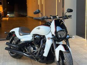SUZUKI BOULEVARD M1800 R BOSS