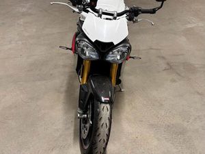 TRIUMPH SPEED TRIPLE 1050 R, BJ. 2016, 1. HAND