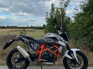 KTM DUKE 690 ALLE SERVICE GEMACHT