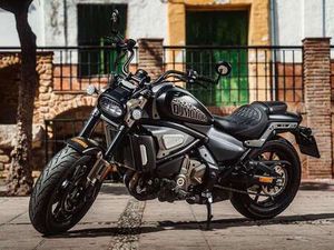 SRV 700 (Ã¤HNLICH KAWASAKI VULCAN S )