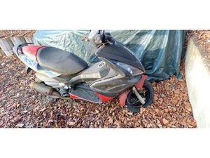 VERKAUFE PEUGEOT JETFORCE (VERGASER MODELL)