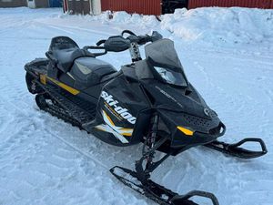 RENEGADE BACKCOUNTRY X E-TEC 6