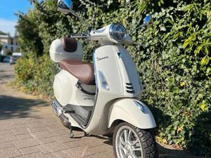 VESPA PRIMAVERA 50 CREMEWEIß - NUR 1.904 KM