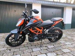 KTM DUKE 390 (BAUJAHR 2023) – GEPFLEGT, WENIG KILOMETER