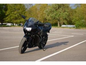 KAWASAKI NINJA 250R – A2 GEEIGNET – TÜV BIS 04/2027