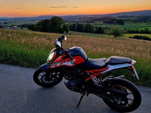 KTM DUKE 125, TOP ZUSTAND, WENIG KILOMETER