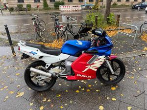 VERKAUFE EIN HONDA NSR 125.