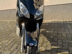 YAMAHA X-MAX 250
