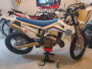 VENDO HUSQVARNA TE300 2T ANNO 2023 SOLO 40 ORE CANTON TESSIN -