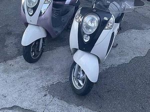 3 SCOOTER SYM MIO 100 FUNZIONANTI FERMI DA QUALCHE MESE CANTON TESSIN -