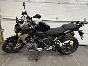 BMW R1250R TRIPLE BLACK FINITION PRO ET AKRAPOVIC