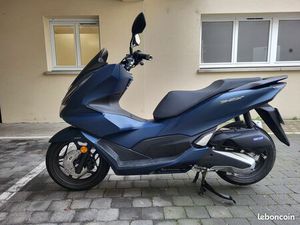 SCOOTER 125 PCX 2024 - ÉTAT IMPECCABLE