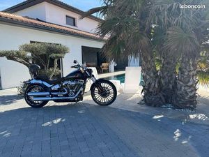 HARLEY-DAVIDSON BREAKOUT