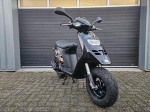 PIAGGIO TPH 2T 50CC BROM BJ 2010 ZWART 8440 KM NETTE STAAT! — SCOOTERS | PIAGGIO — MARKTPLAATS