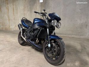 TRIUMPH SPEE FOUR 600