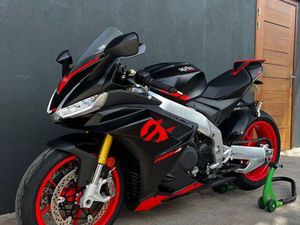 APRILIA 1100 RSV4