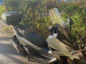 VEND MA MOTO HONDA FORZA 350 AU PRIX DE 3500 EUROS À DÉBATTRE CI INTÉRESSÉ