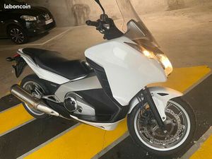 HONDA INTÉGRA 700 AUTOMATIQUE