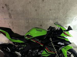 TRÈS BELLE KAWASAKI NINJA 400 RR