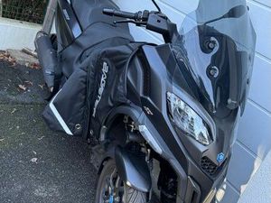 MP3 530 EXCLUSIVE - AKRAPOVIC