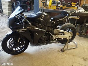 HONDA CBR 1000 RR PISTE