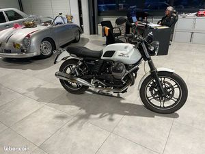 MOTO GUZZI V7