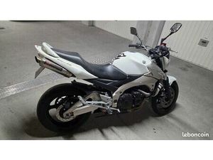MOTO SUZUKI GSR 600 2010