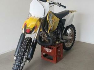 SUZUKI 250 RM
