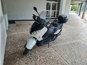 YAMAHA X MAX 250
