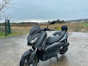 YAMAHA XMAX 125