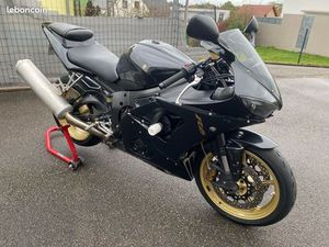 YAMAHA R6