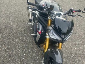 MOTO TRIUMPH SPEED TRIPLE 1200 RS