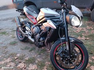 STREET TRIPLE R - 765