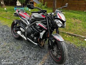 STREET TRIPLE R LOW 765