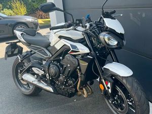 TRIUMPH STREET TRIPLE 765 R