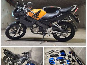 HONDA 125 CBR ET LOT DE PIÈCES