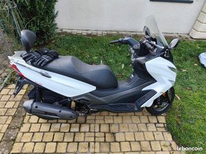 SCOOTER DE MARQUE KYMCO XTOWN 125 CBS