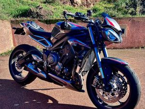TRIUMPH STREET TRIPLE 765 RS