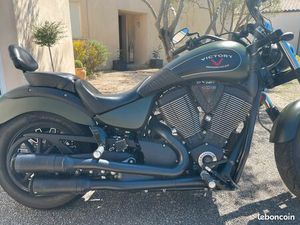 VICTORY GUNNER 2016 – 34 000 KM – ÉTAT IRRÉPROCHABLE – LOOK & GROS COUPLE – PRÊTE À ROULER