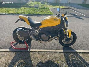 DUCATI MONSTER 821