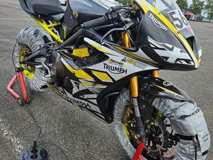 TRIUMPH PISTE DAYTONA 675